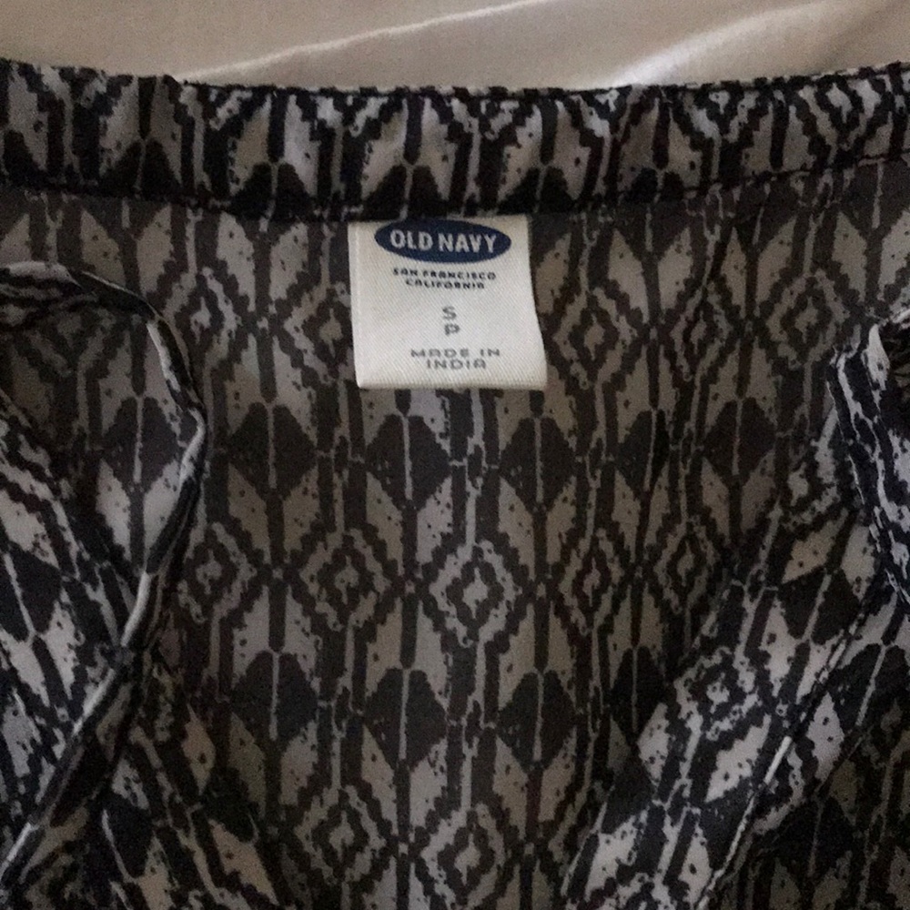 Old Navy Sheer blouse size small. - Picture 4 of 5